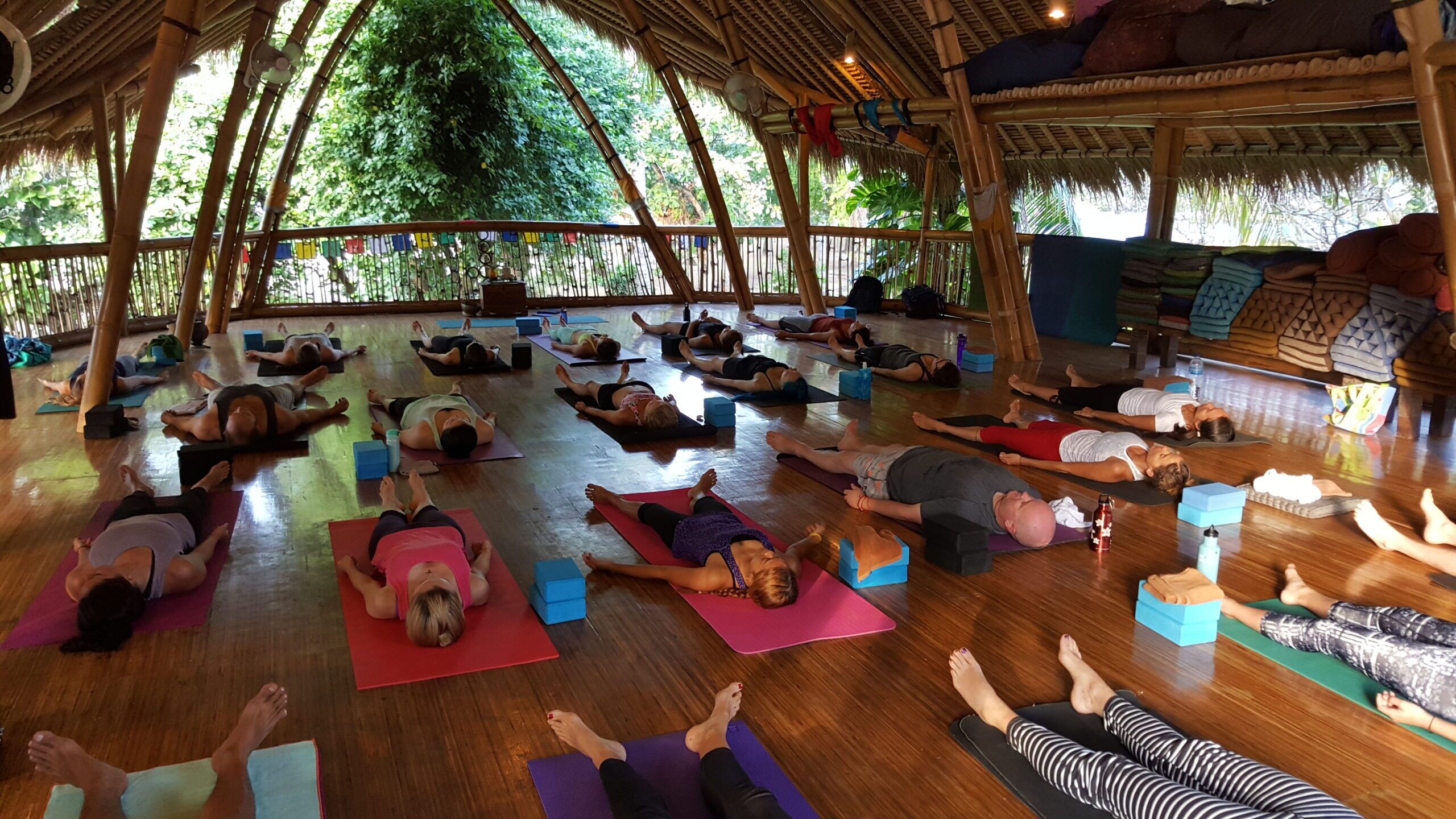 practice yoga dengan power of now oasis